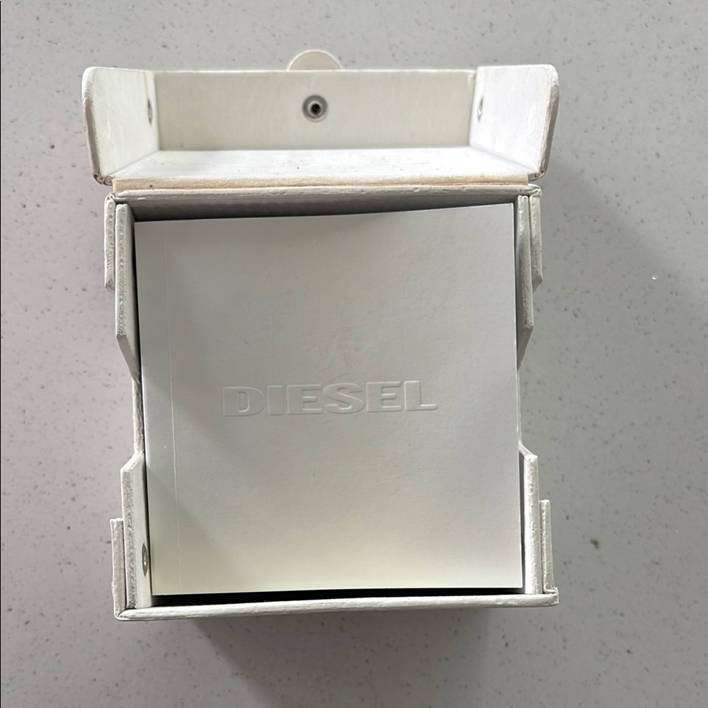 Diesel Black and Silver Sporty Watch with Minimalist Design - Picture 5 of 7